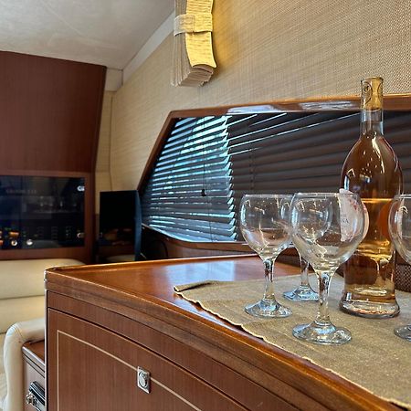 Yacht Pegasus II Hotel บาร์เซโลนา ภายนอก รูปภาพ