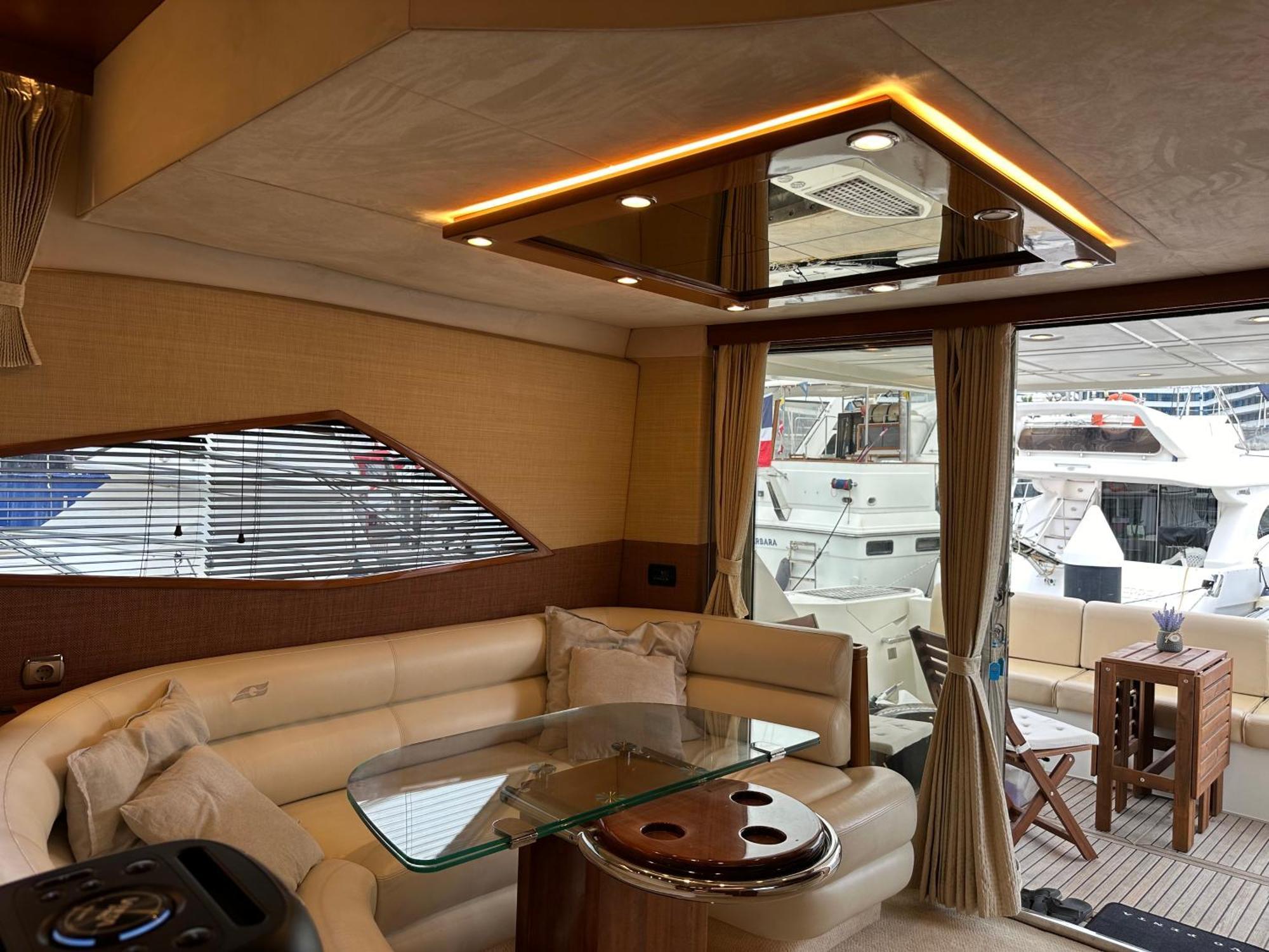 Yacht Pegasus II Hotel บาร์เซโลนา ภายนอก รูปภาพ