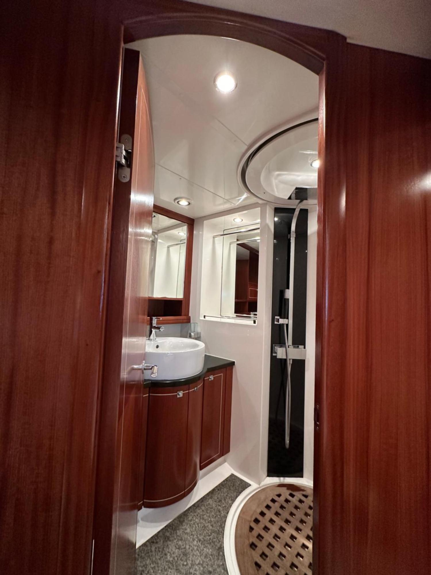 Yacht Pegasus II Hotel บาร์เซโลนา ภายนอก รูปภาพ