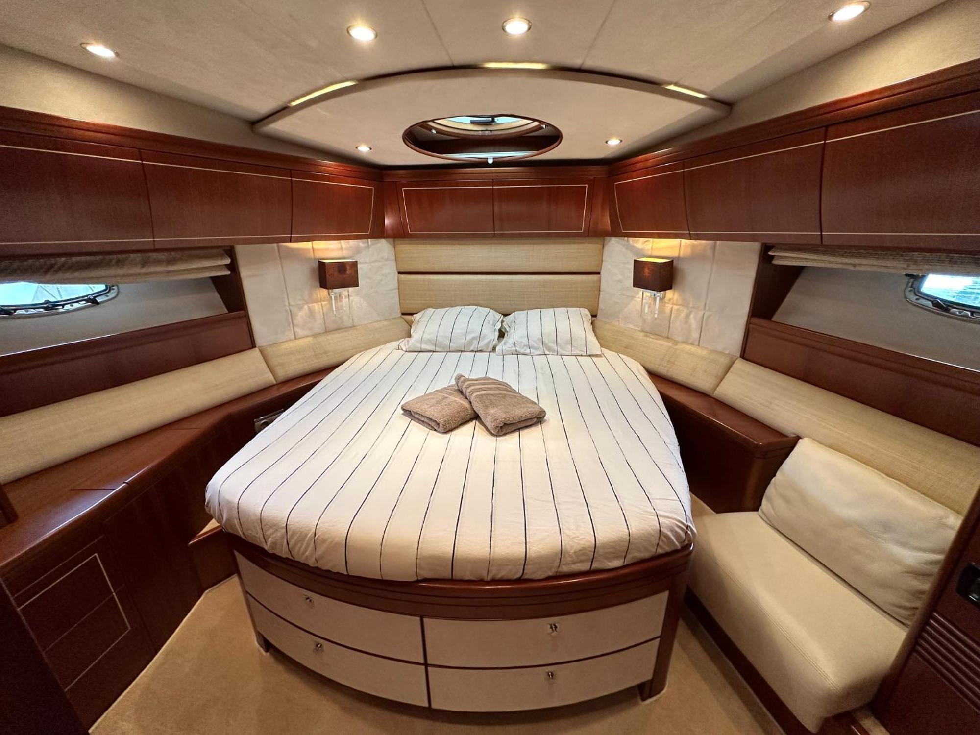 Yacht Pegasus II Hotel บาร์เซโลนา ภายนอก รูปภาพ