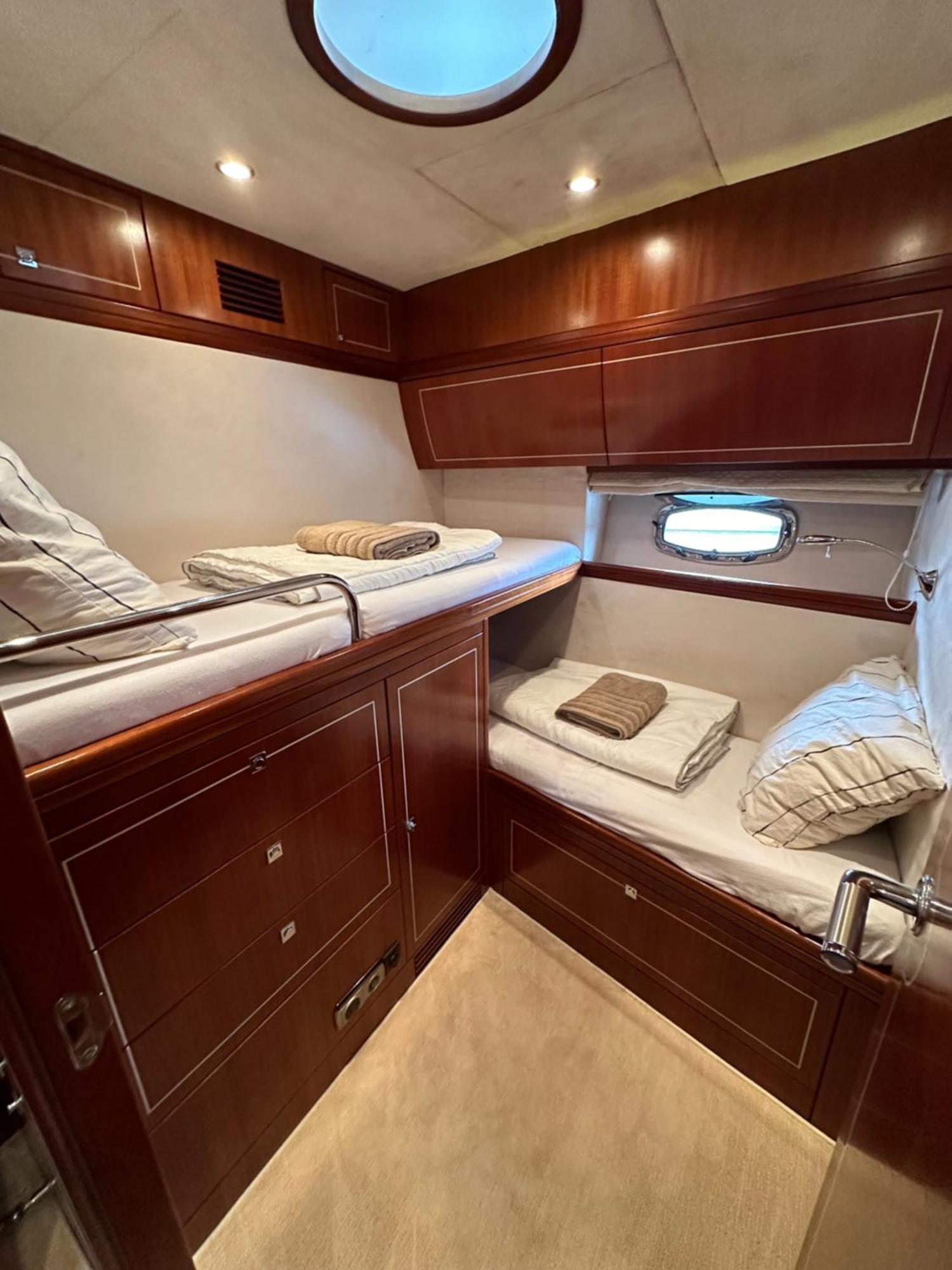 Yacht Pegasus II Hotel บาร์เซโลนา ภายนอก รูปภาพ