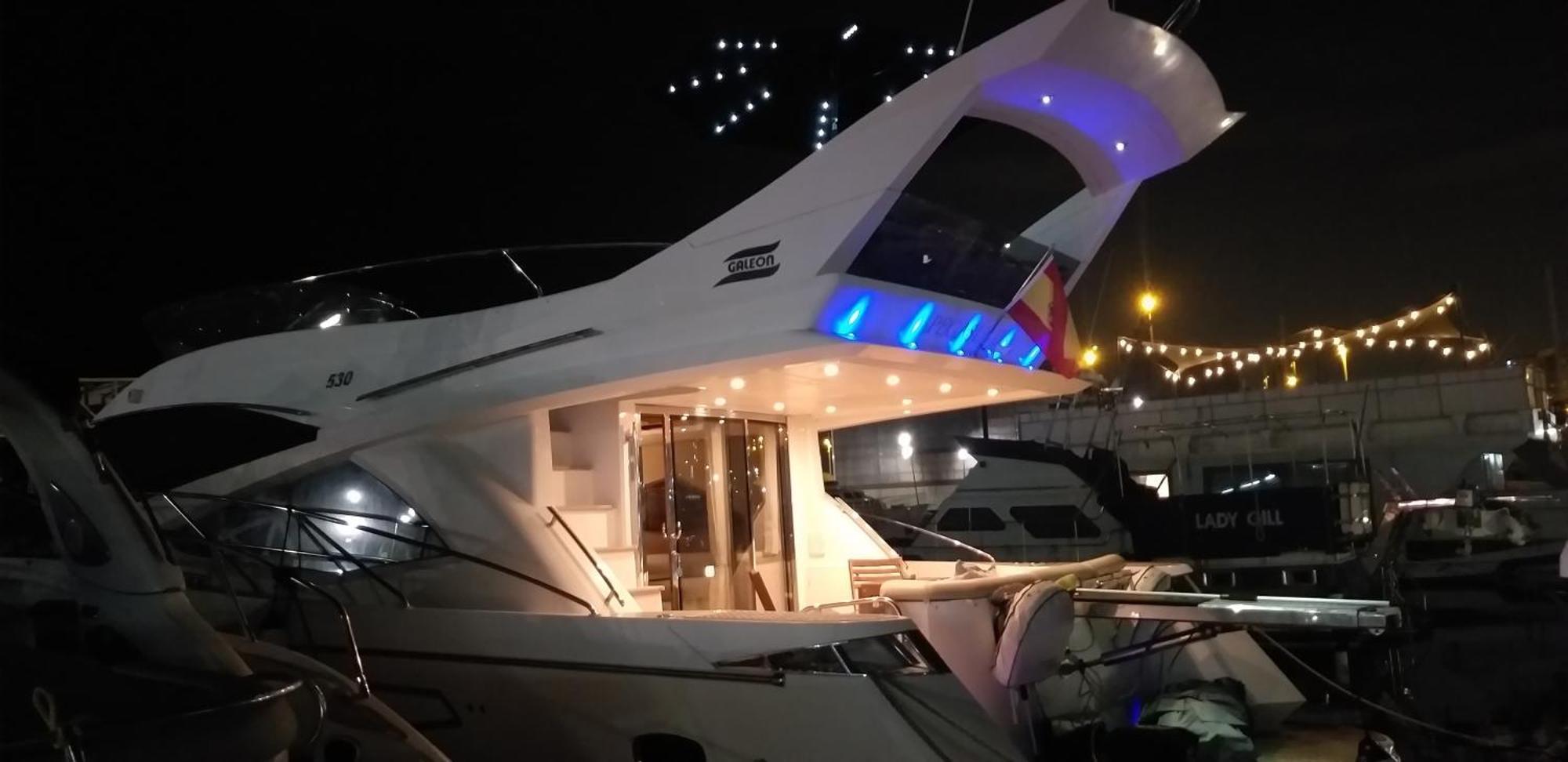 Yacht Pegasus II Hotel บาร์เซโลนา ภายนอก รูปภาพ